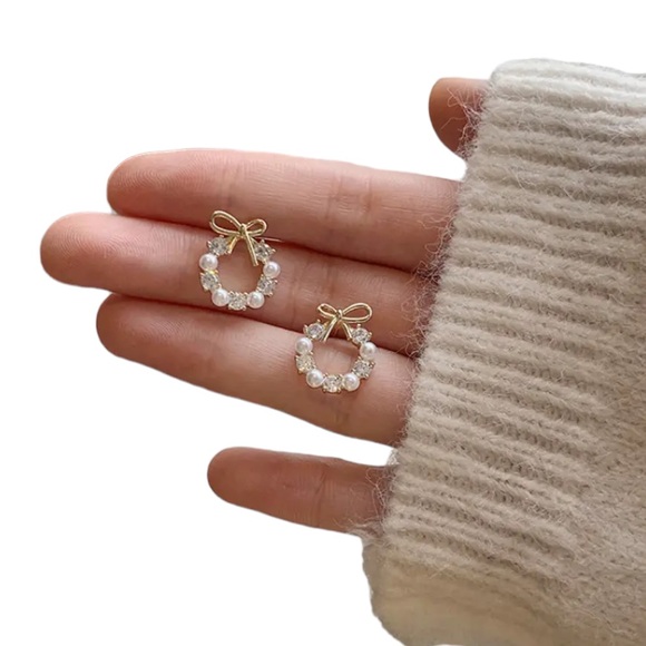 Pearl and Rhinestone Golden Wreath Earrings - Picture 3 of 5